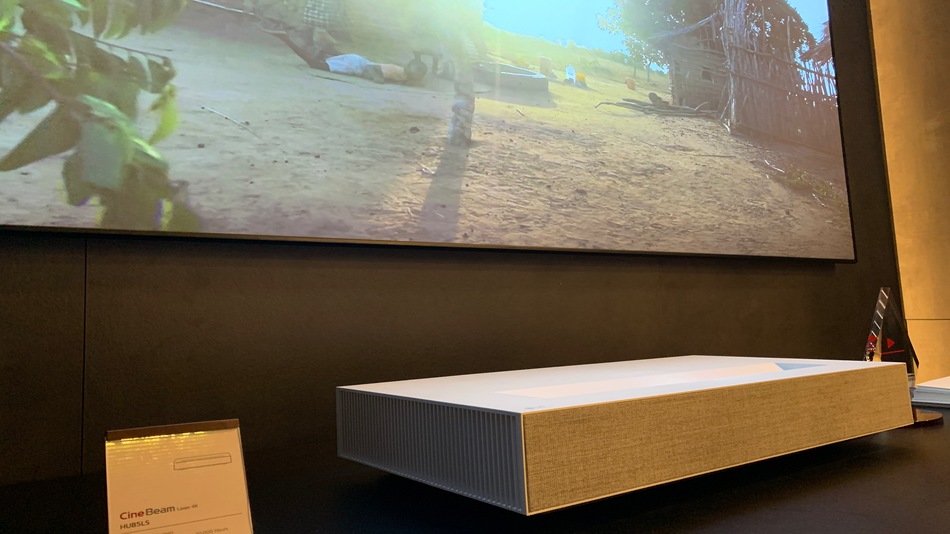 Cinebeam laser 4K HU85LS.jpg - Photo copyright Rue-montgallet.com